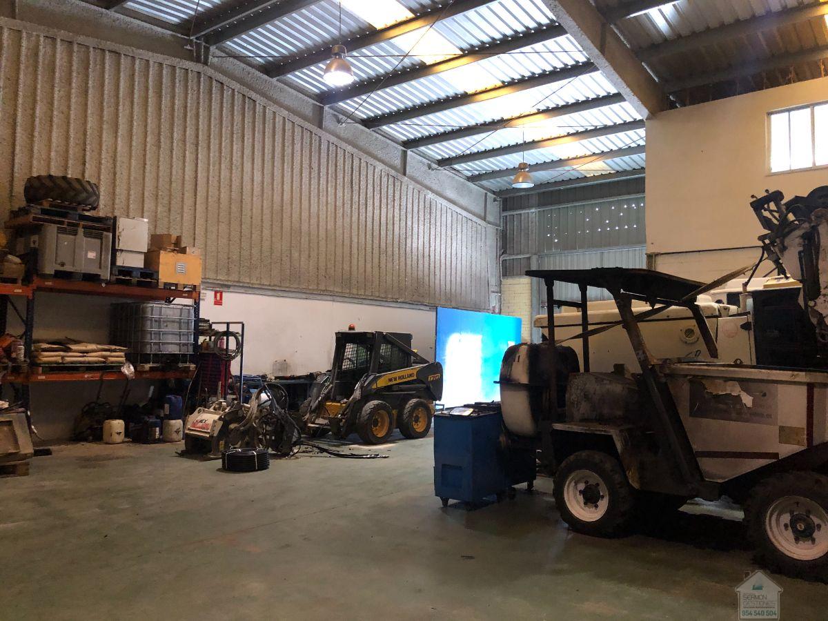 For sale of industrial plant/warehouse in Mairena del Aljarafe