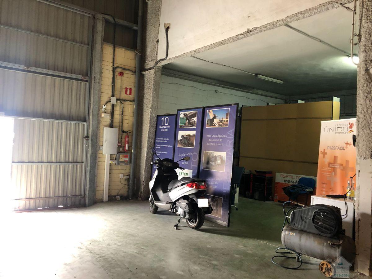 For sale of industrial plant/warehouse in Mairena del Aljarafe