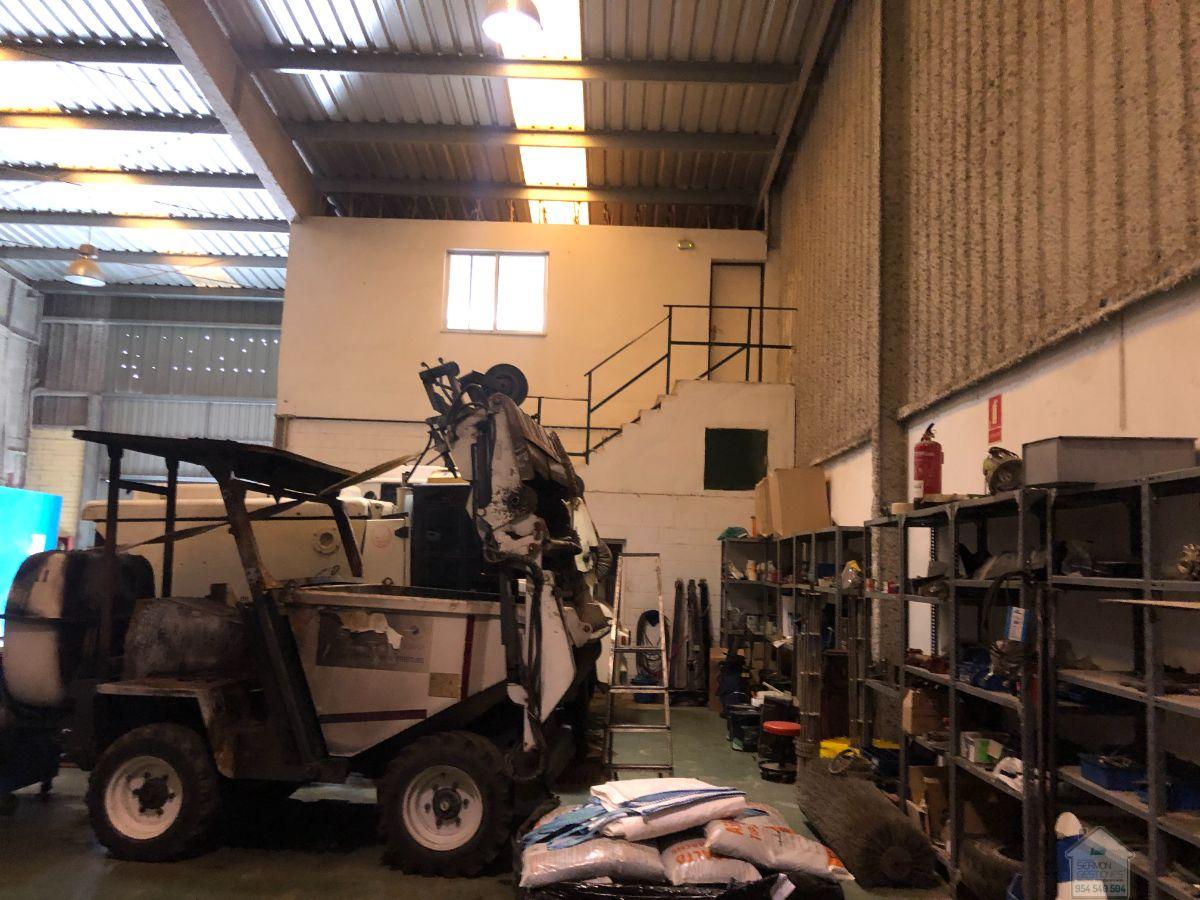 For sale of industrial plant/warehouse in Mairena del Aljarafe