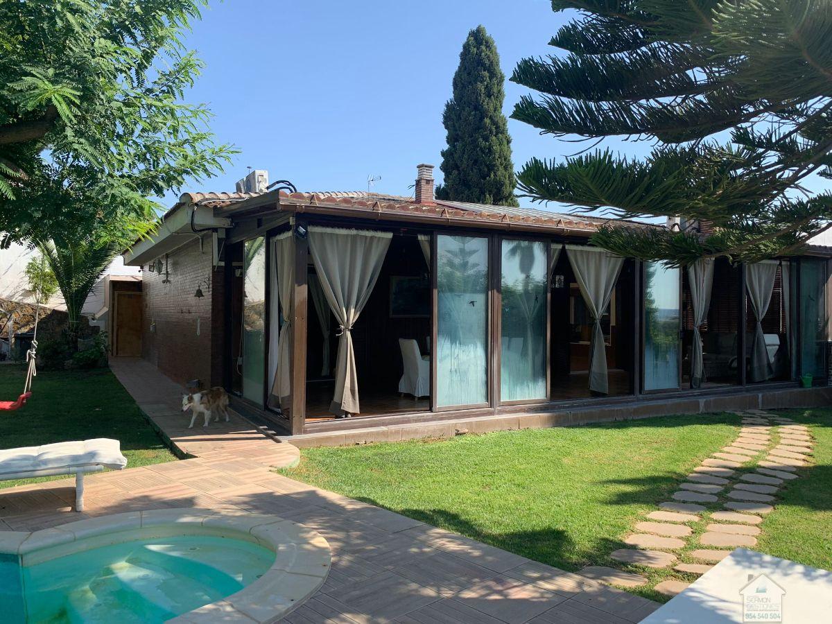 For sale of chalet in Sevilla