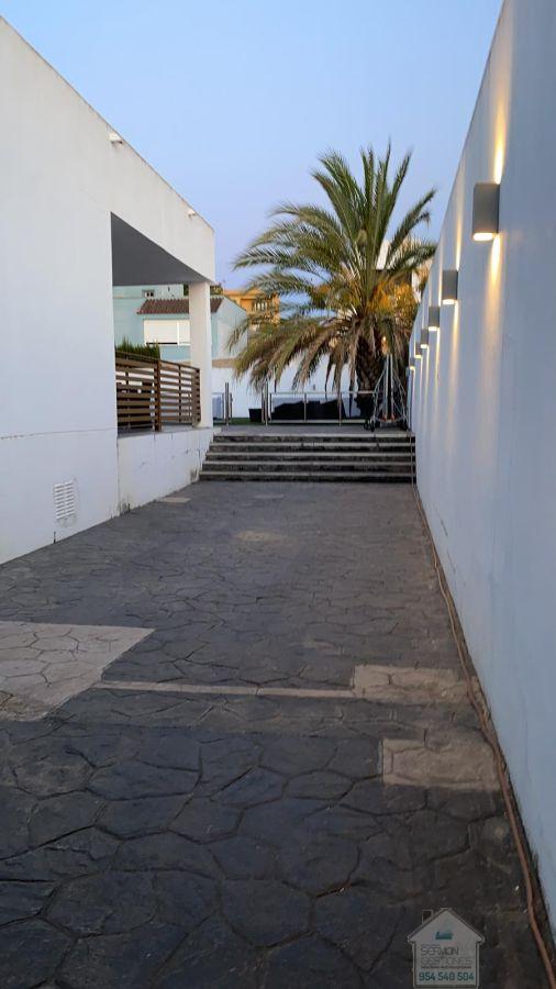 For rent of chalet in Dos Hermanas