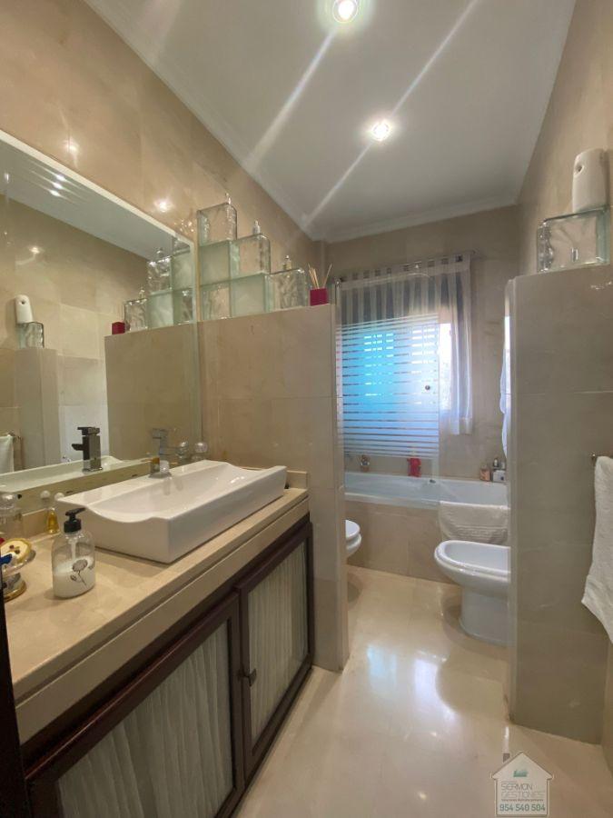 For sale of chalet in Dos Hermanas