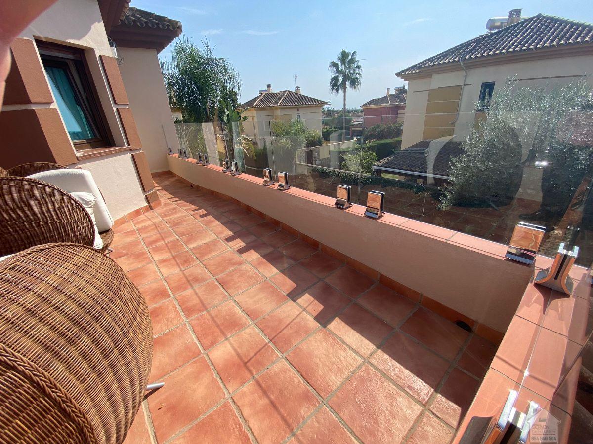 For sale of chalet in Dos Hermanas