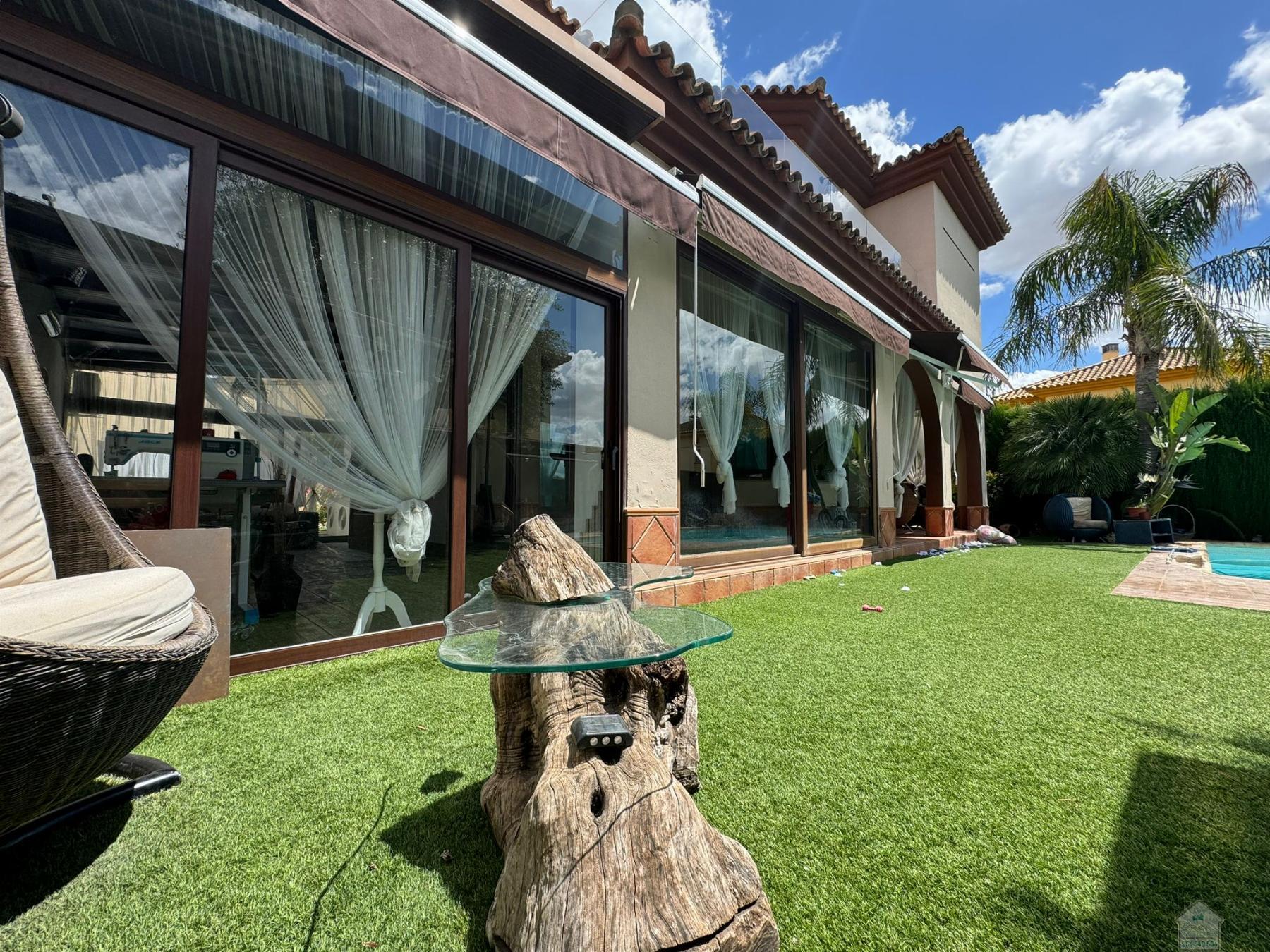 For sale of chalet in Dos Hermanas