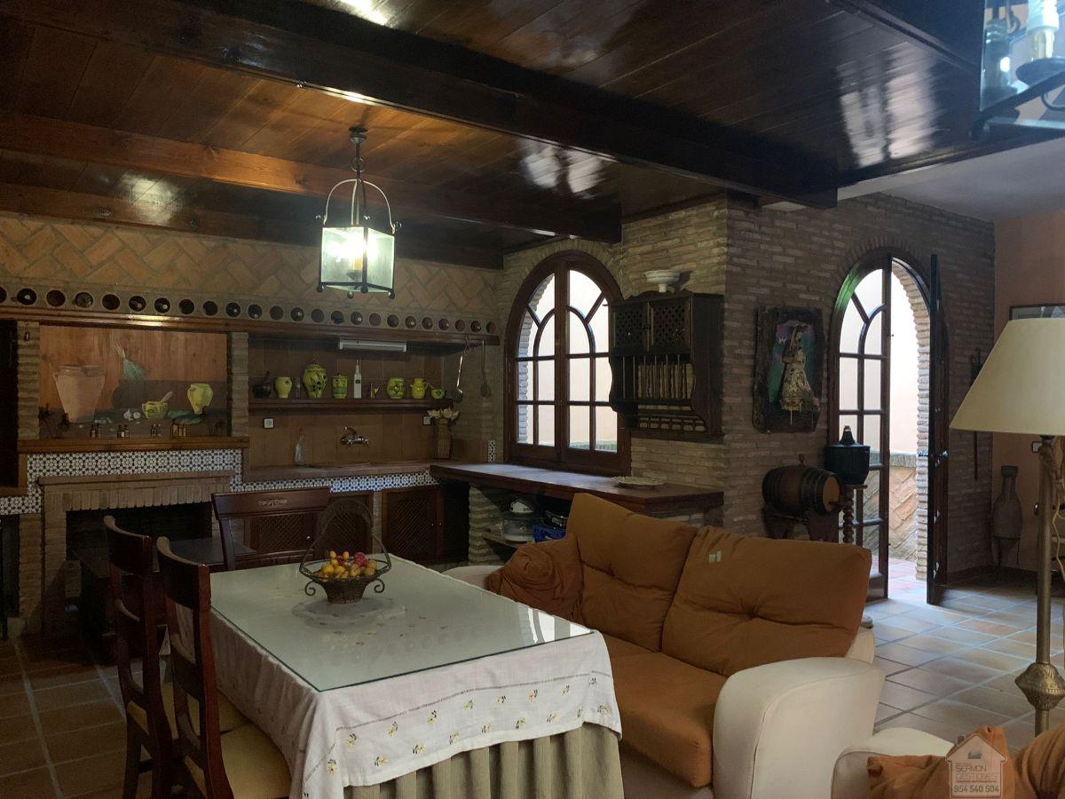 For sale of chalet in Dos Hermanas