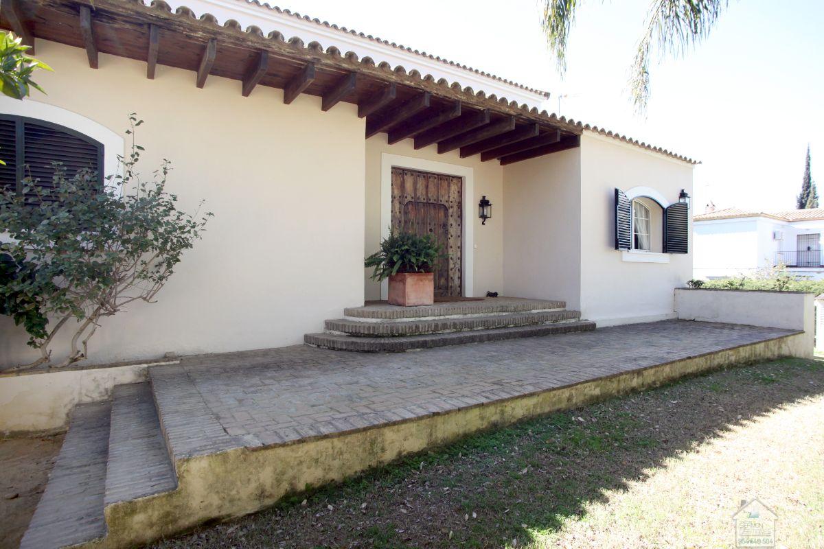 For sale of chalet in Mairena del Aljarafe