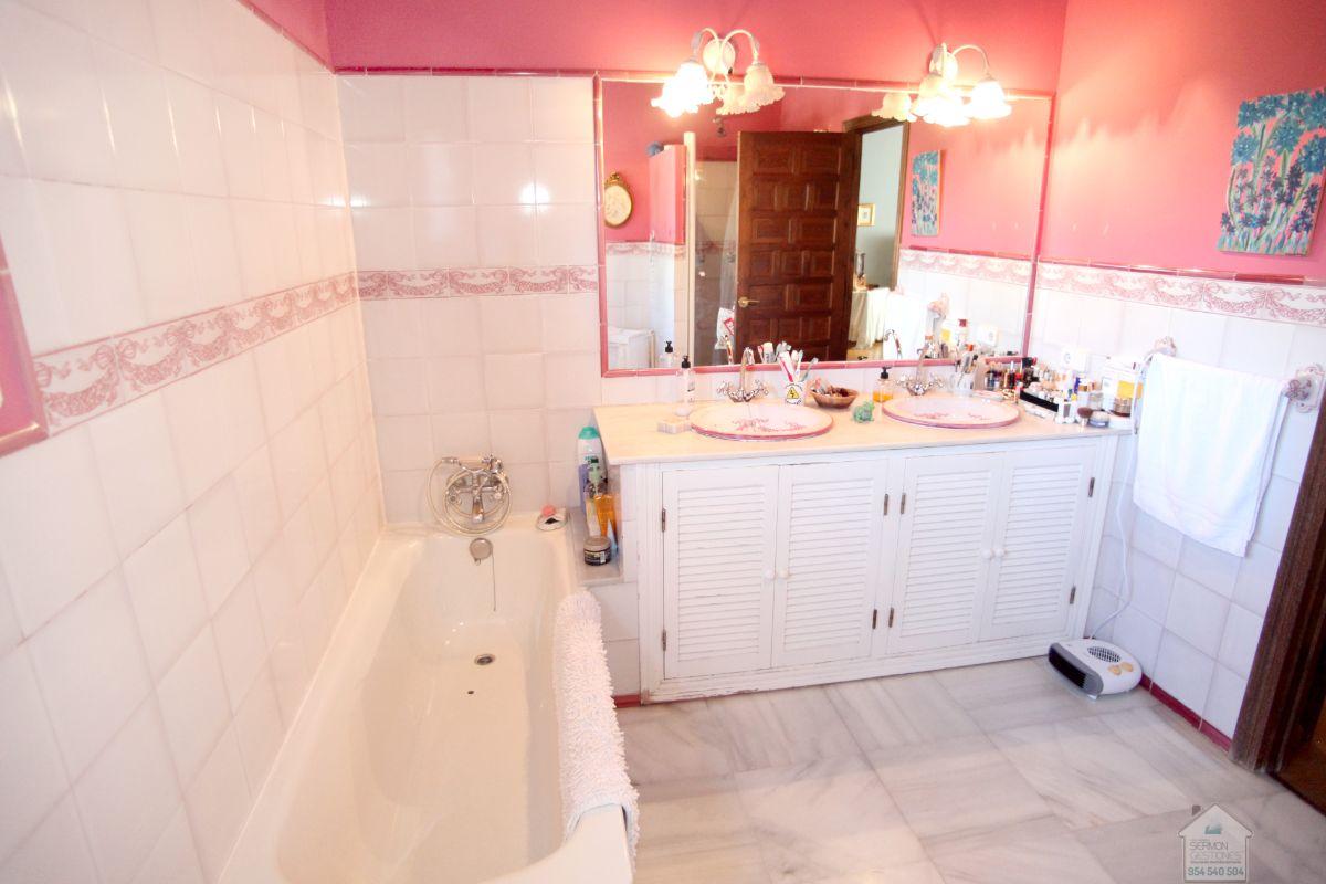 For sale of chalet in Mairena del Aljarafe