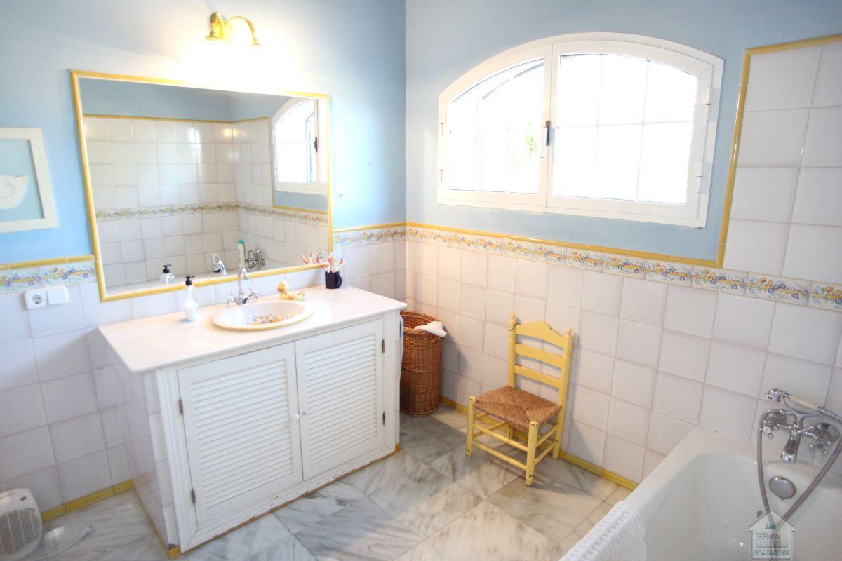 For sale of chalet in Mairena del Aljarafe