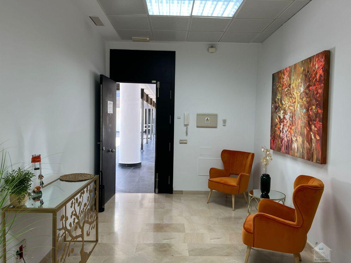 For sale of office in Dos Hermanas