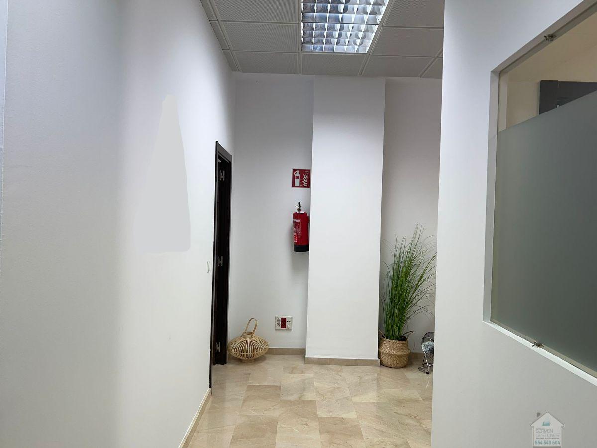 For sale of office in Dos Hermanas