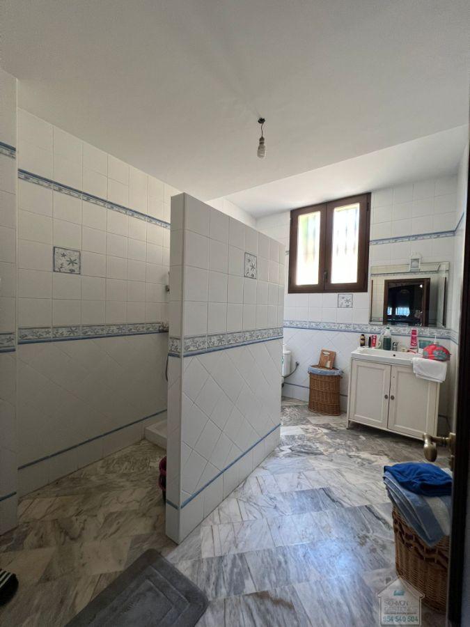 For sale of chalet in Sevilla