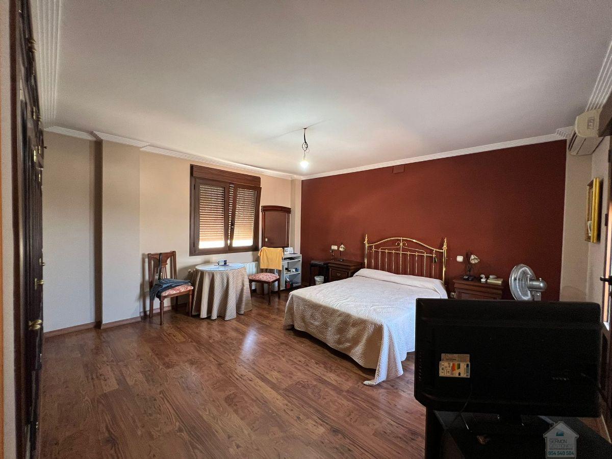 For sale of chalet in Sevilla