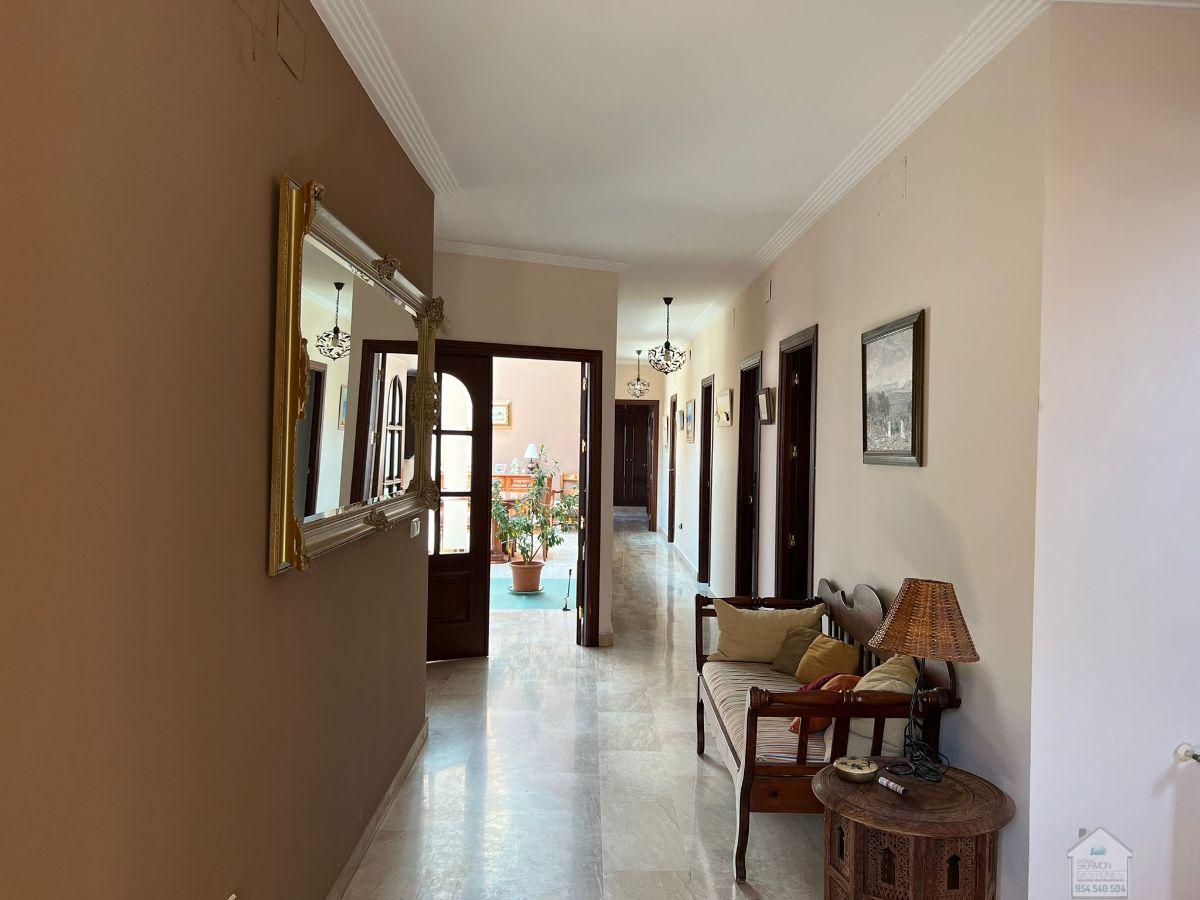 For sale of chalet in Sevilla
