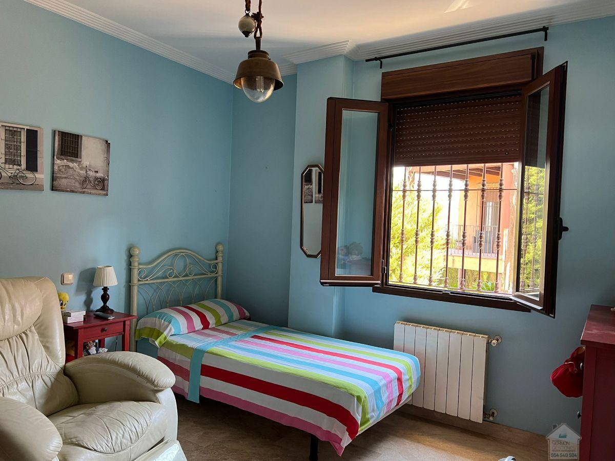 For sale of chalet in Sevilla