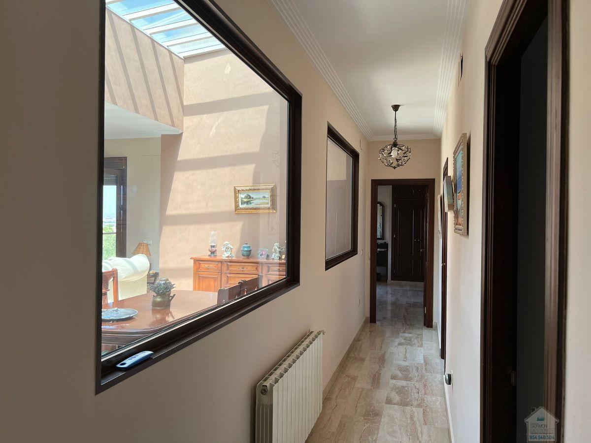 For sale of chalet in Sevilla