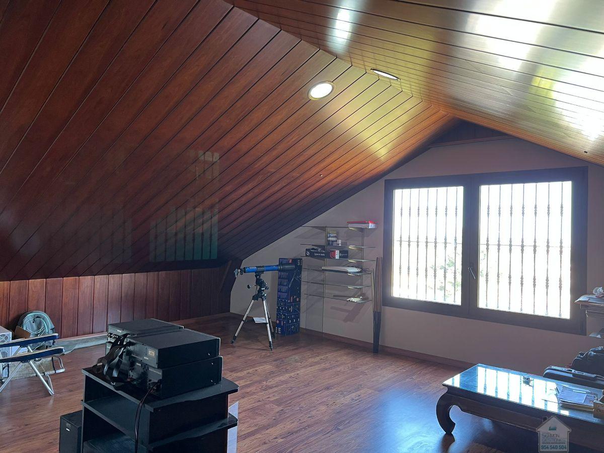 For sale of chalet in Sevilla