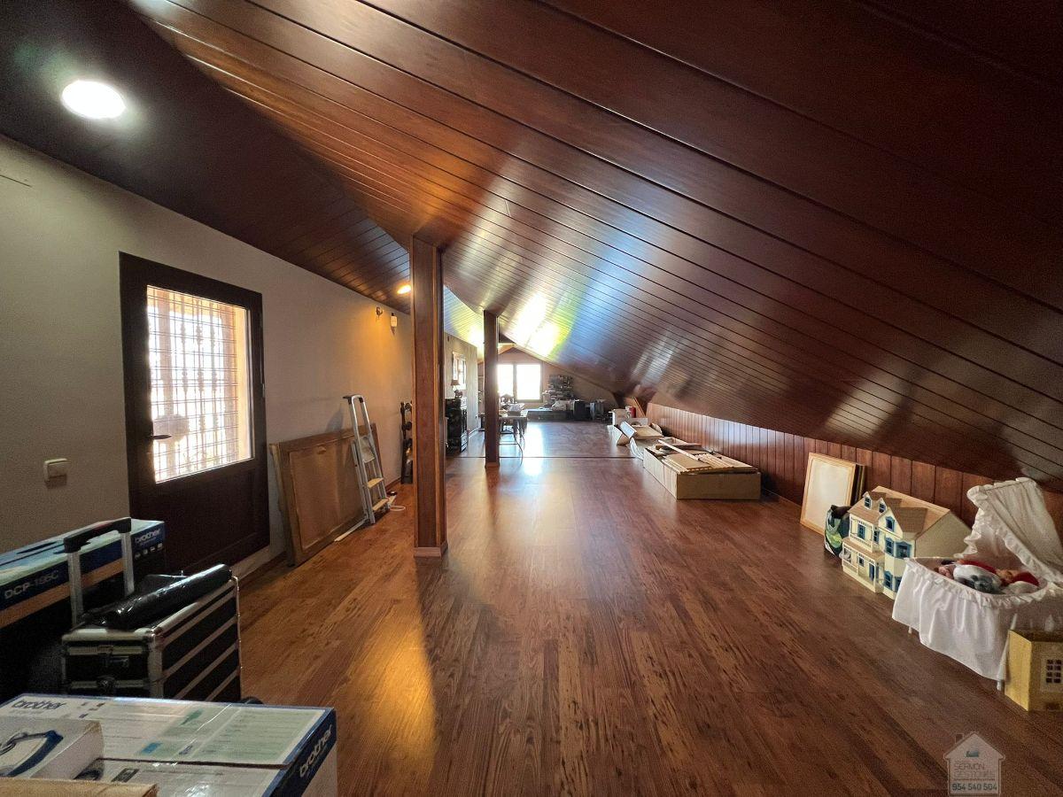 For sale of chalet in Sevilla