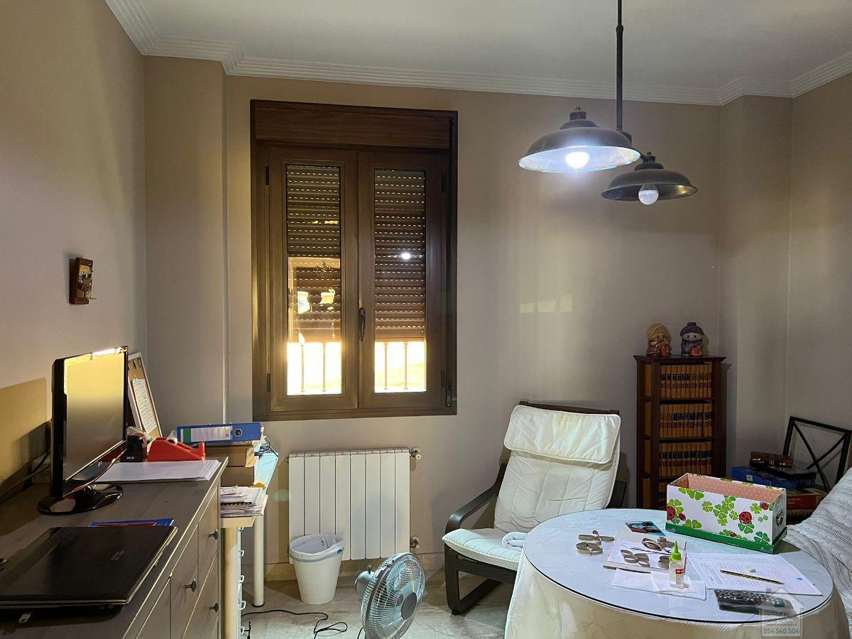 For sale of chalet in Sevilla