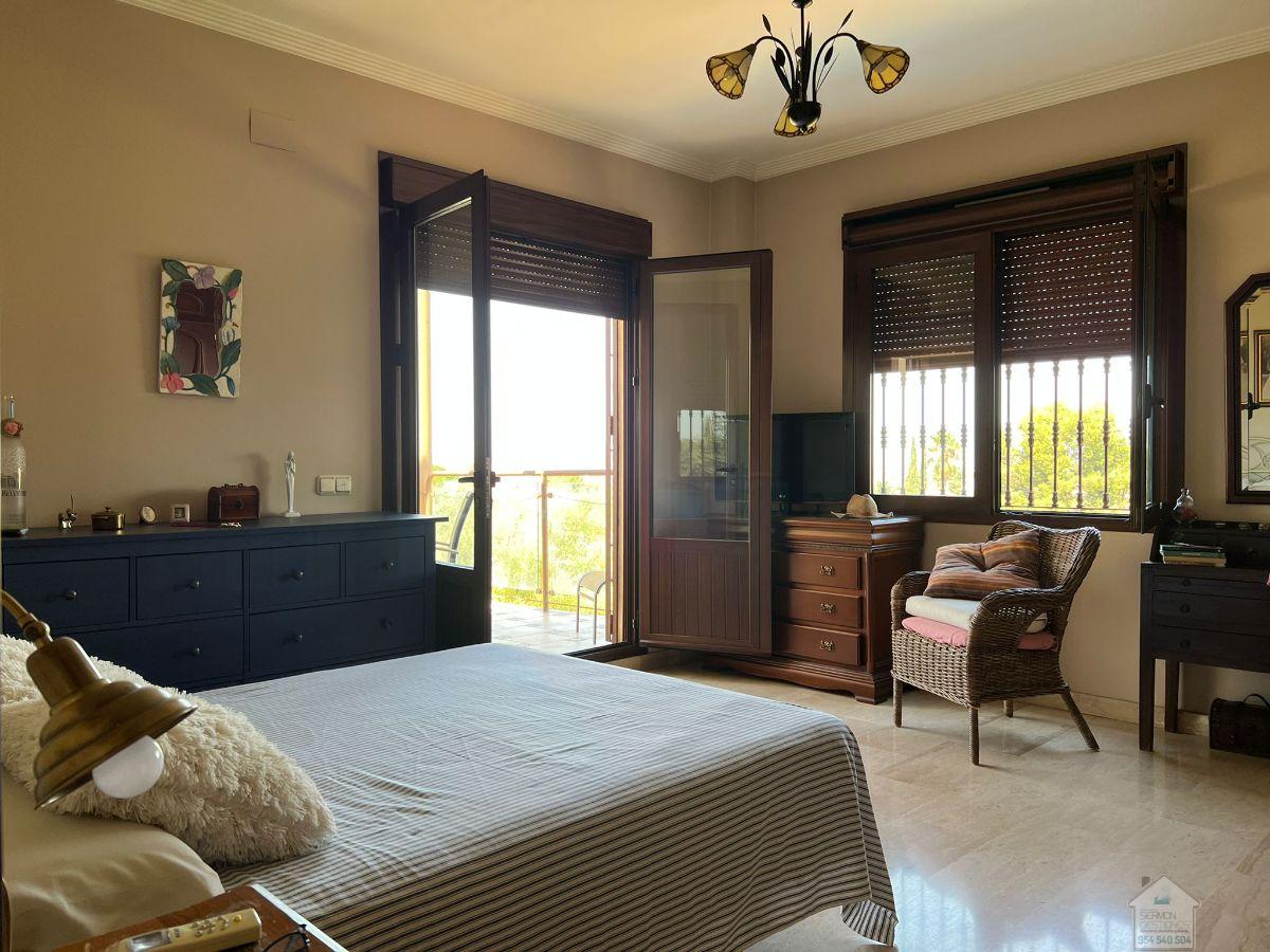For sale of chalet in Sevilla