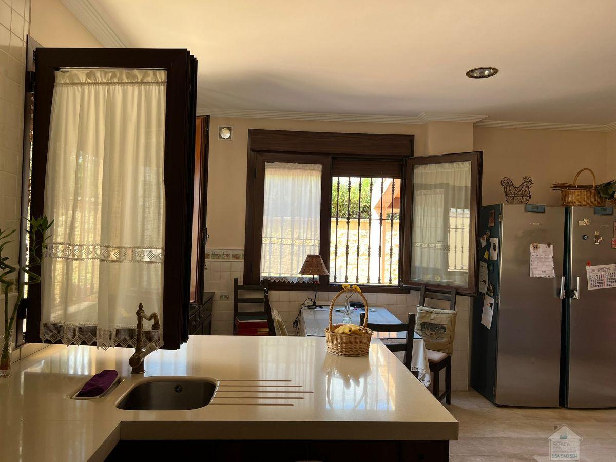 For sale of chalet in Sevilla