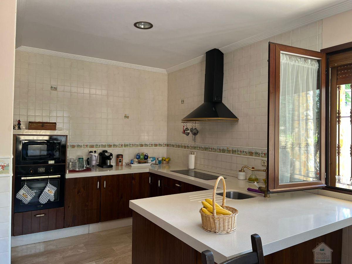 For sale of chalet in Sevilla