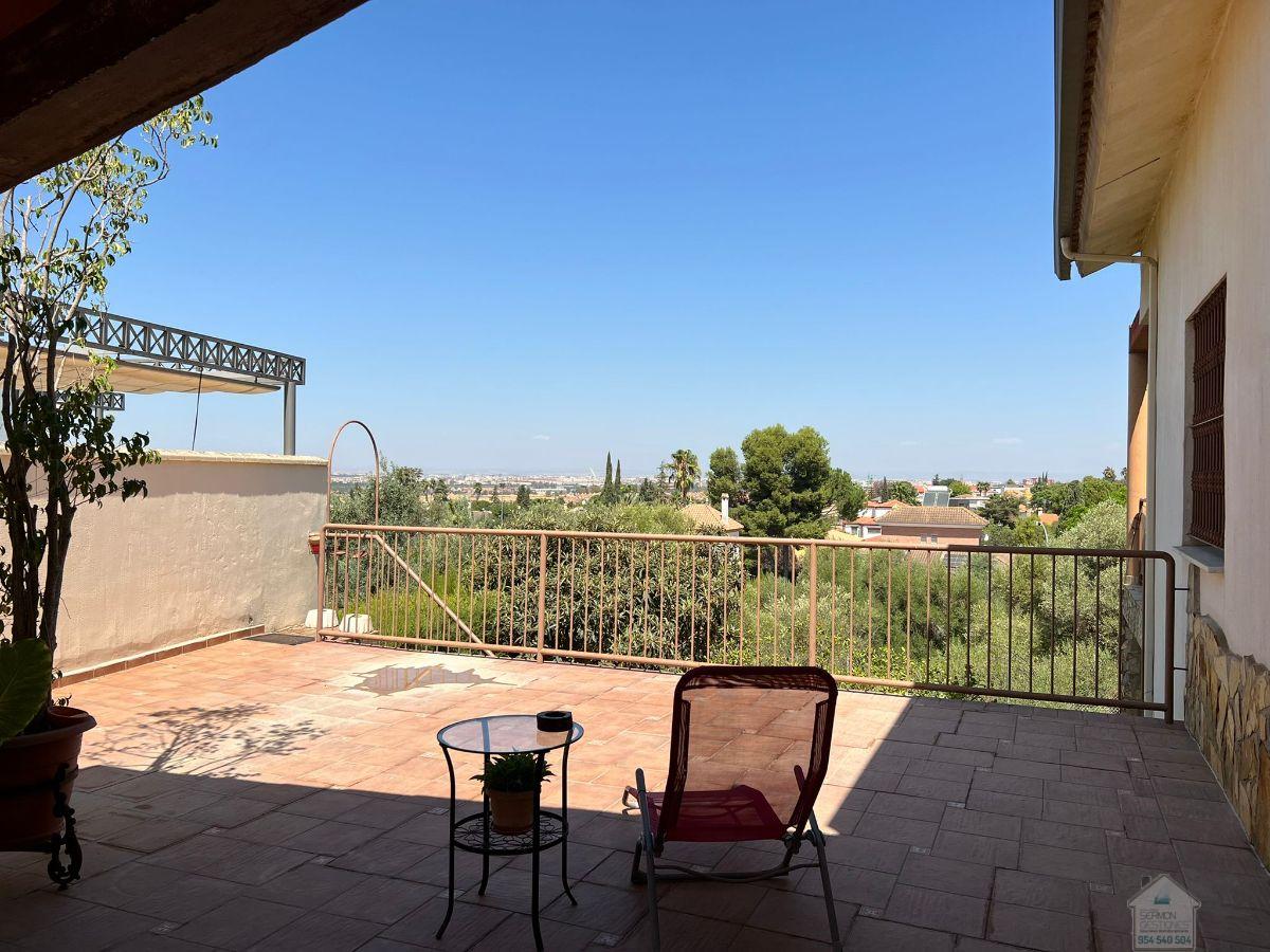 For sale of chalet in Sevilla