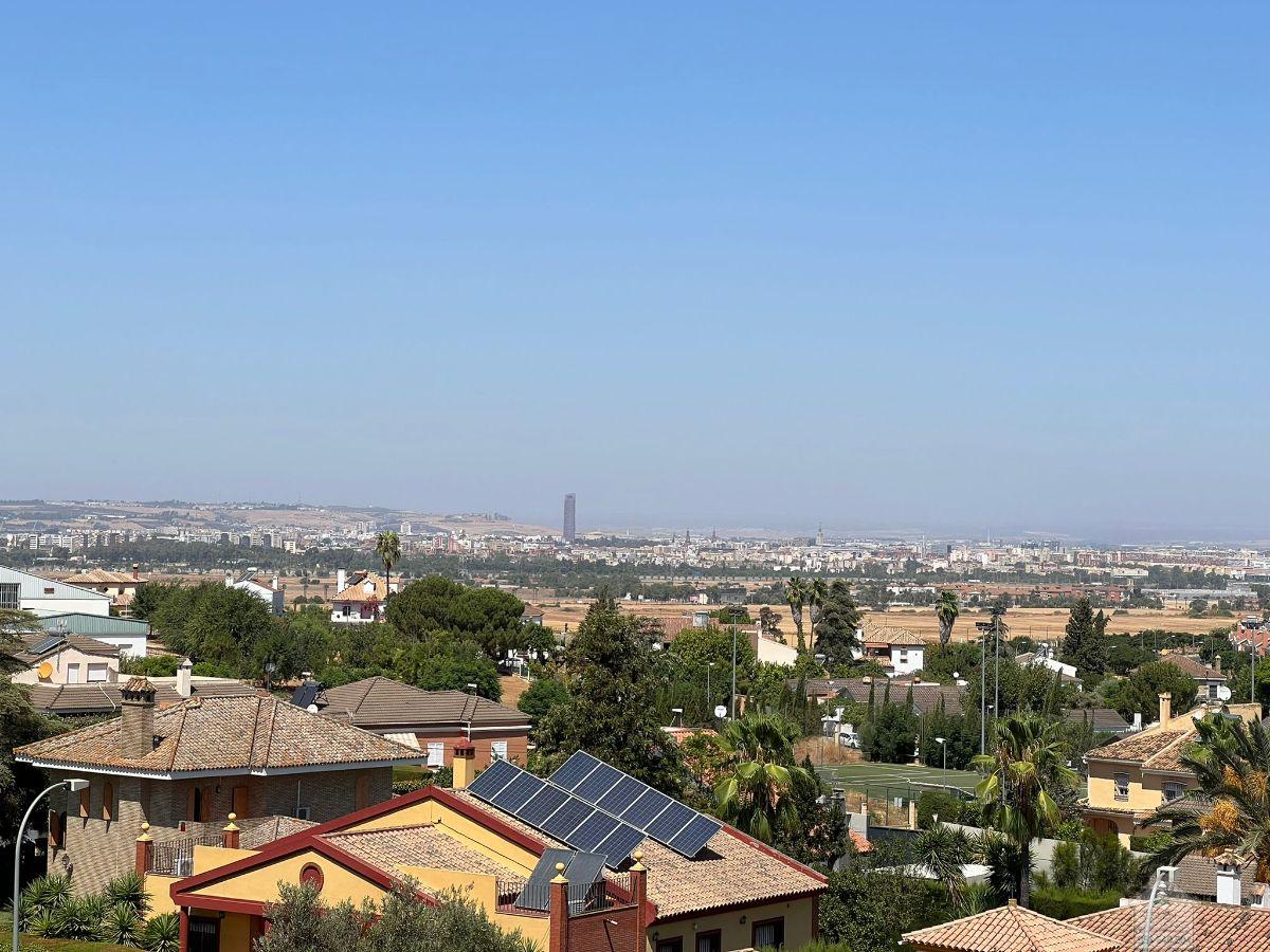 For sale of chalet in Sevilla