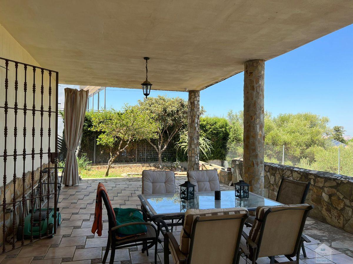 For sale of chalet in Sevilla