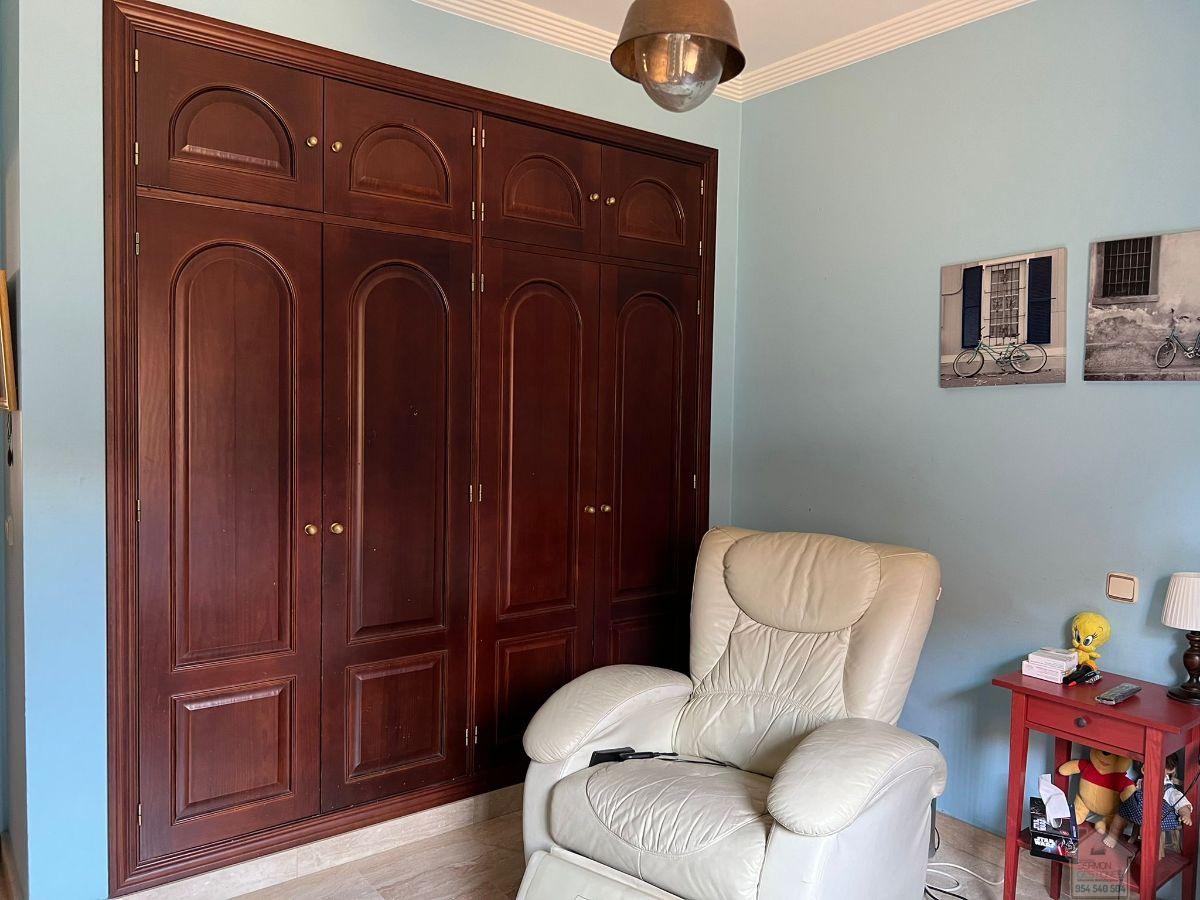 For sale of chalet in Sevilla