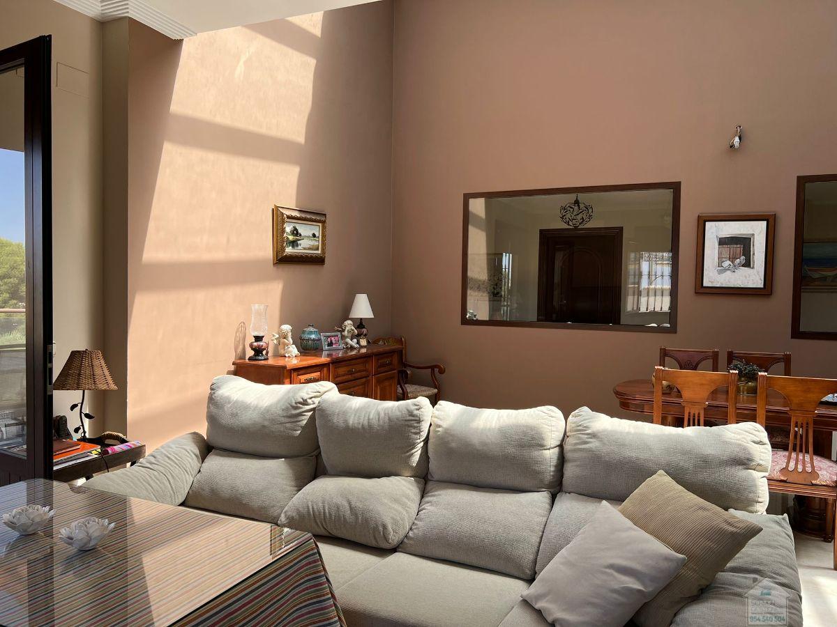 For sale of chalet in Sevilla