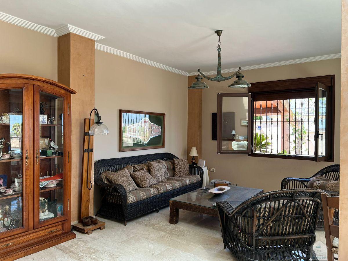 For sale of chalet in Sevilla