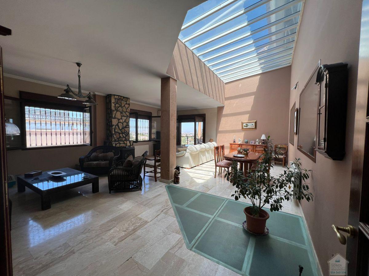 For sale of chalet in Sevilla
