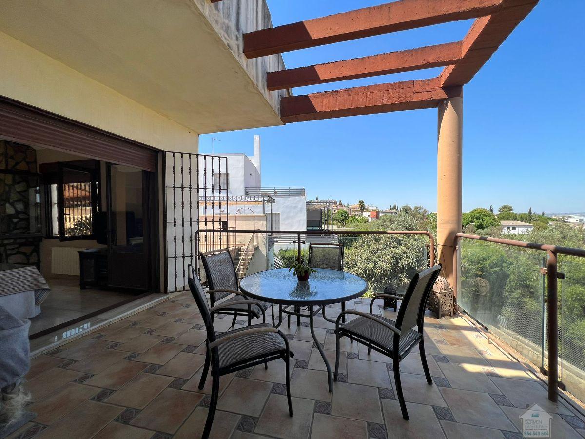 For sale of chalet in Sevilla