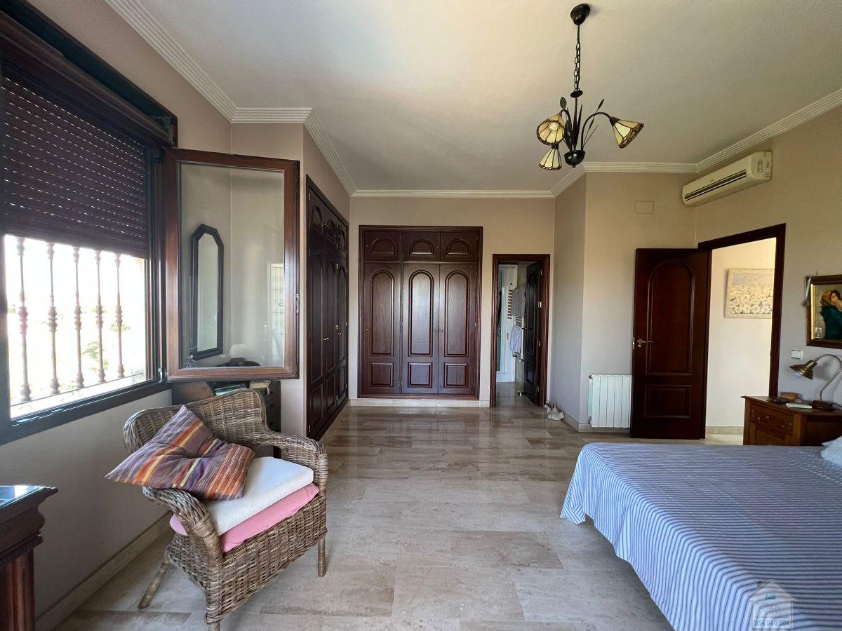 For sale of chalet in Sevilla