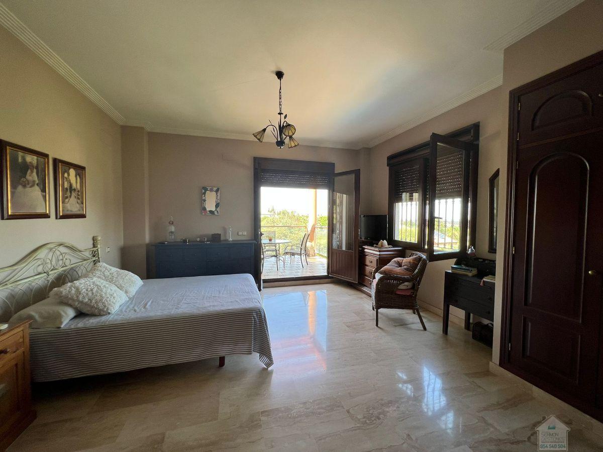 For sale of chalet in Sevilla