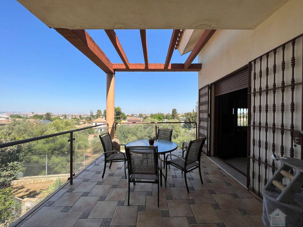 For sale of chalet in Sevilla
