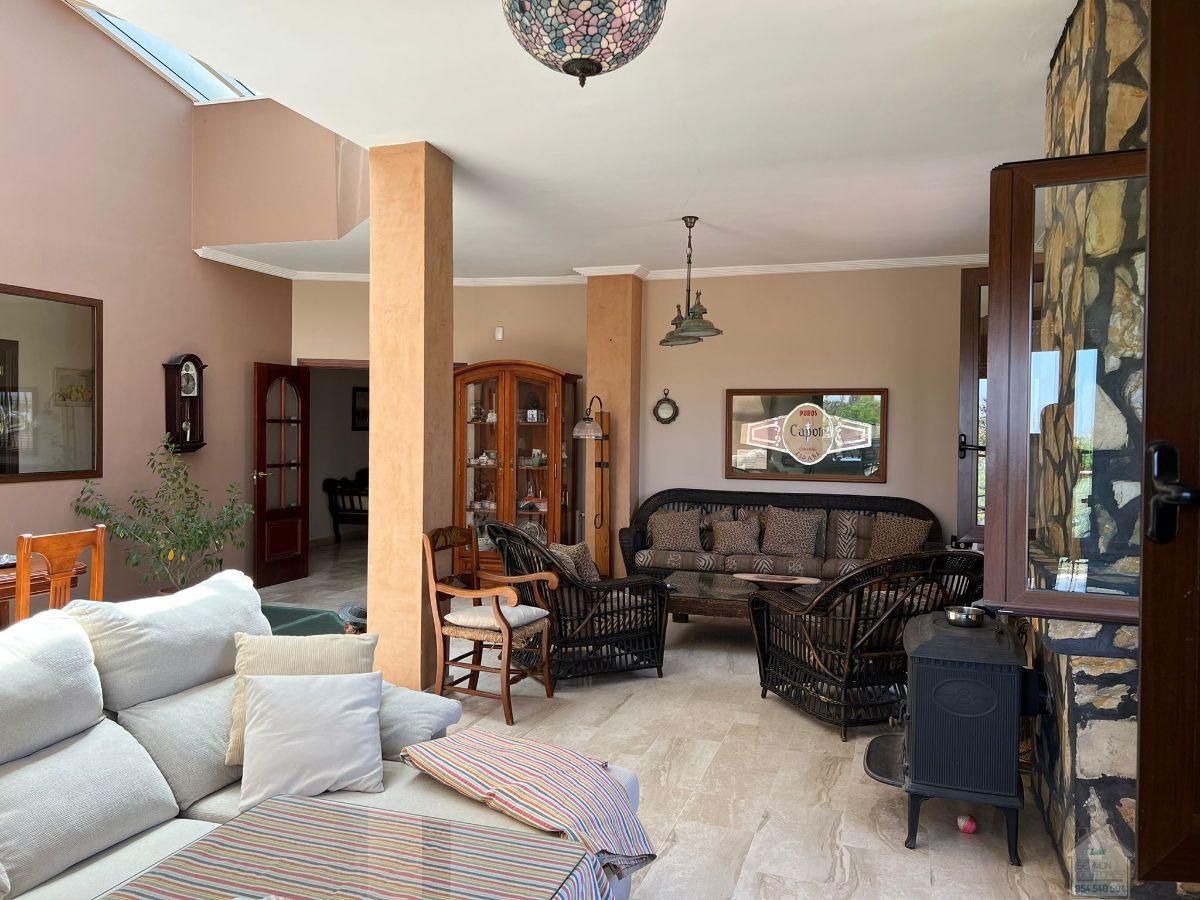 For sale of chalet in Sevilla