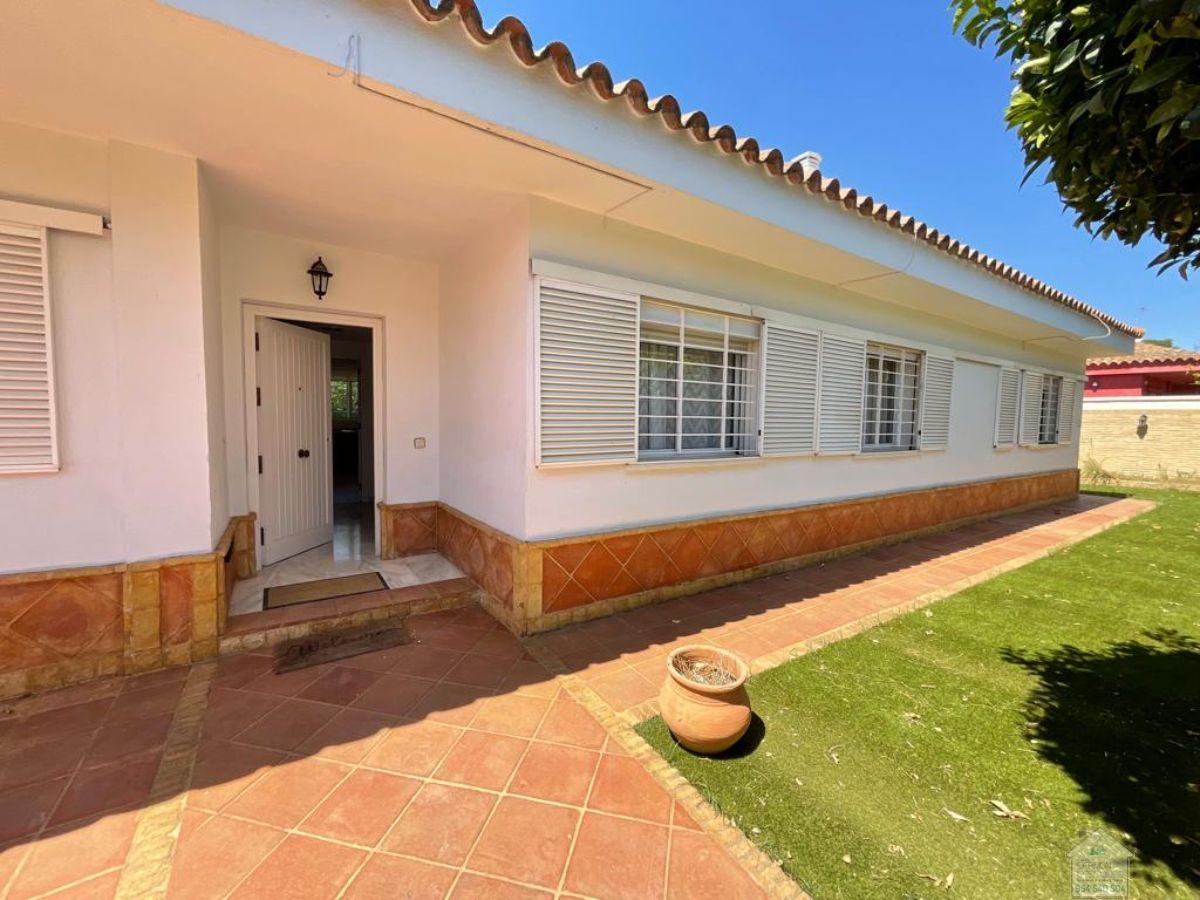 For rent of chalet in Espartinas