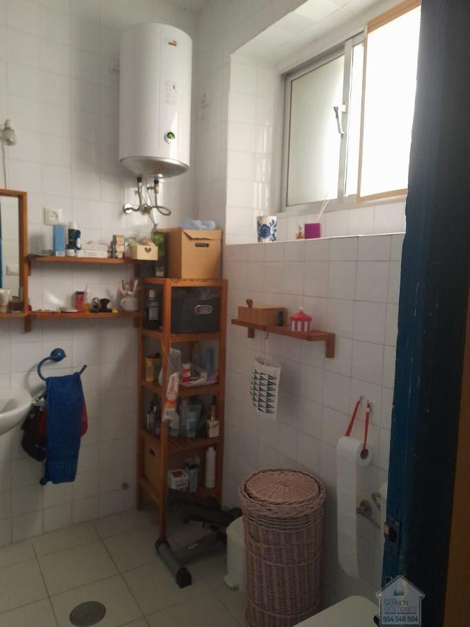 For sale of building in Sevilla