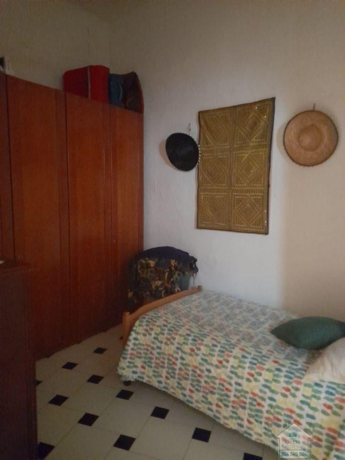 For sale of building in Sevilla