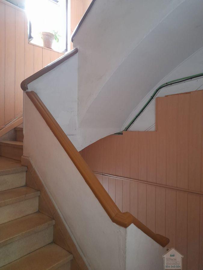 For sale of building in Sevilla