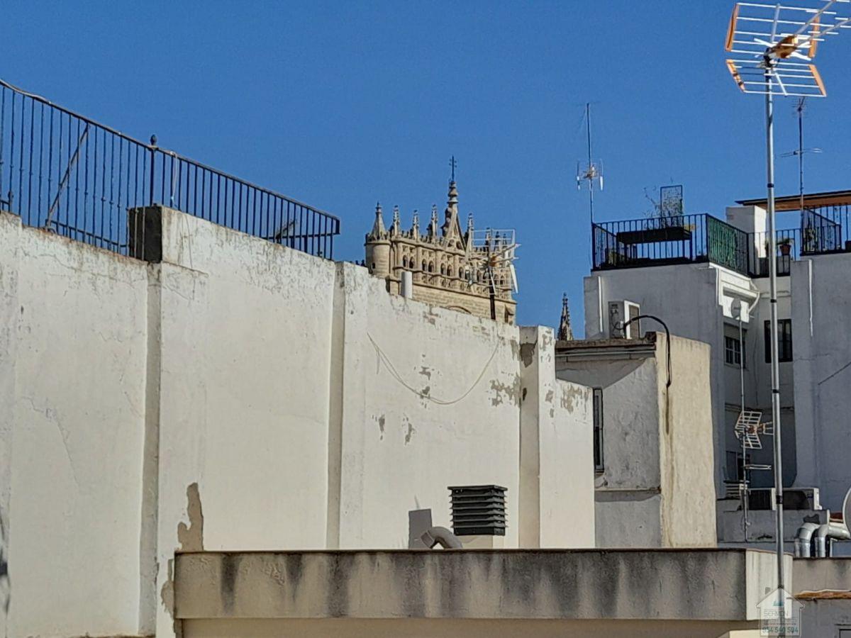 For sale of building in Sevilla