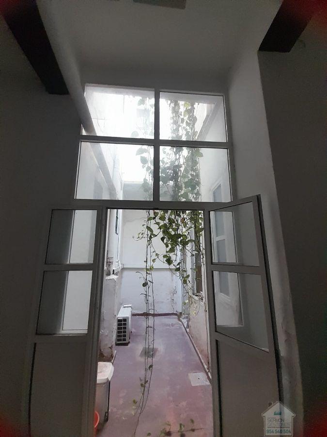 For sale of building in Sevilla