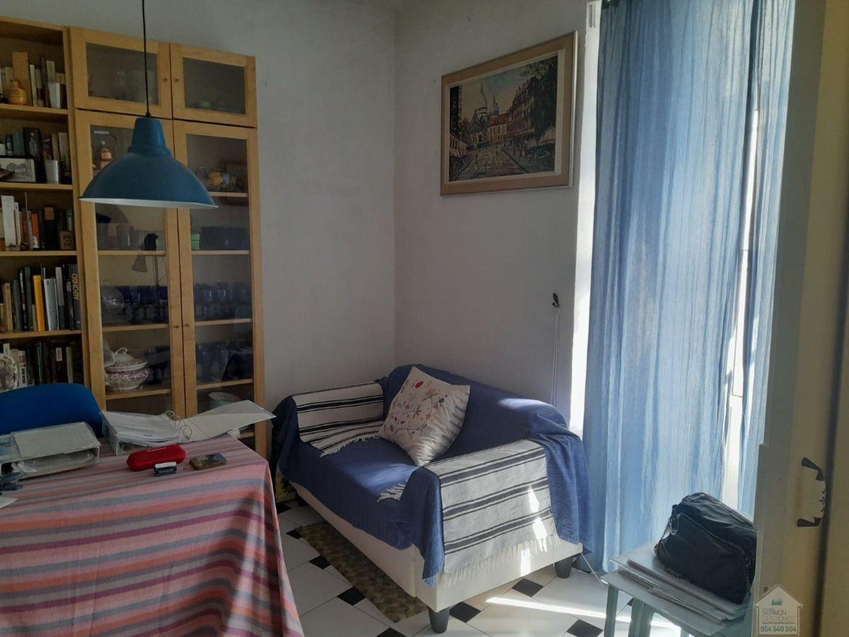 For sale of building in Sevilla