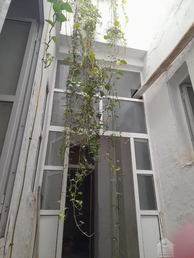 For sale of building in Sevilla