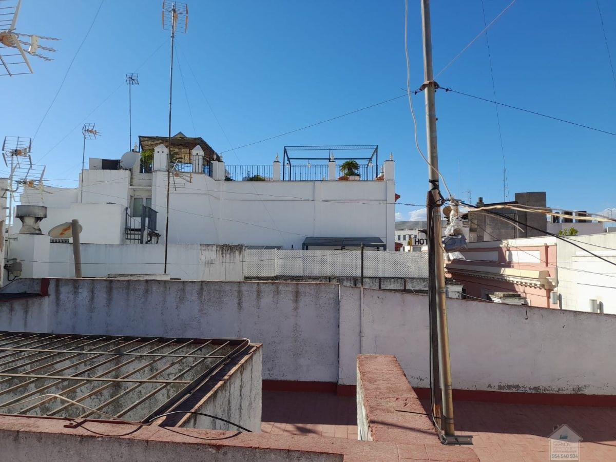 For sale of building in Sevilla