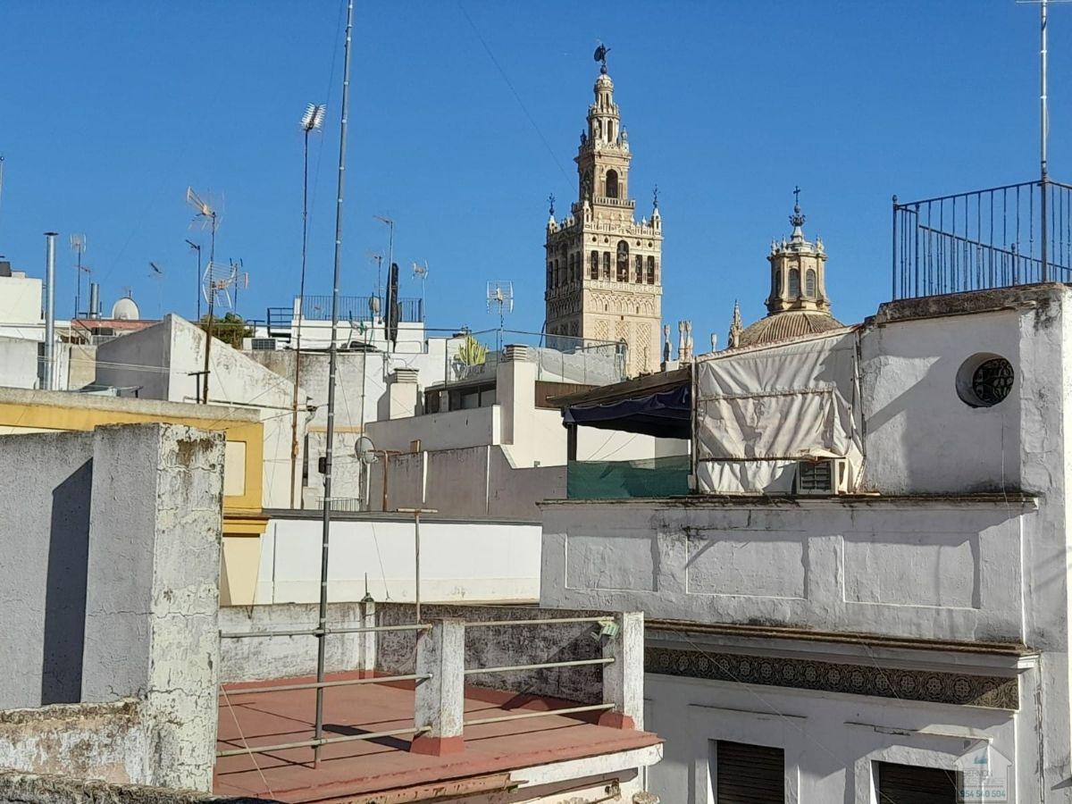 For sale of building in Sevilla