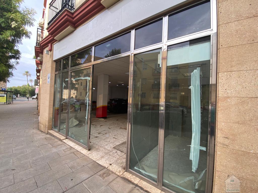 Venta de local comercial en Alcalá de Guadaíra