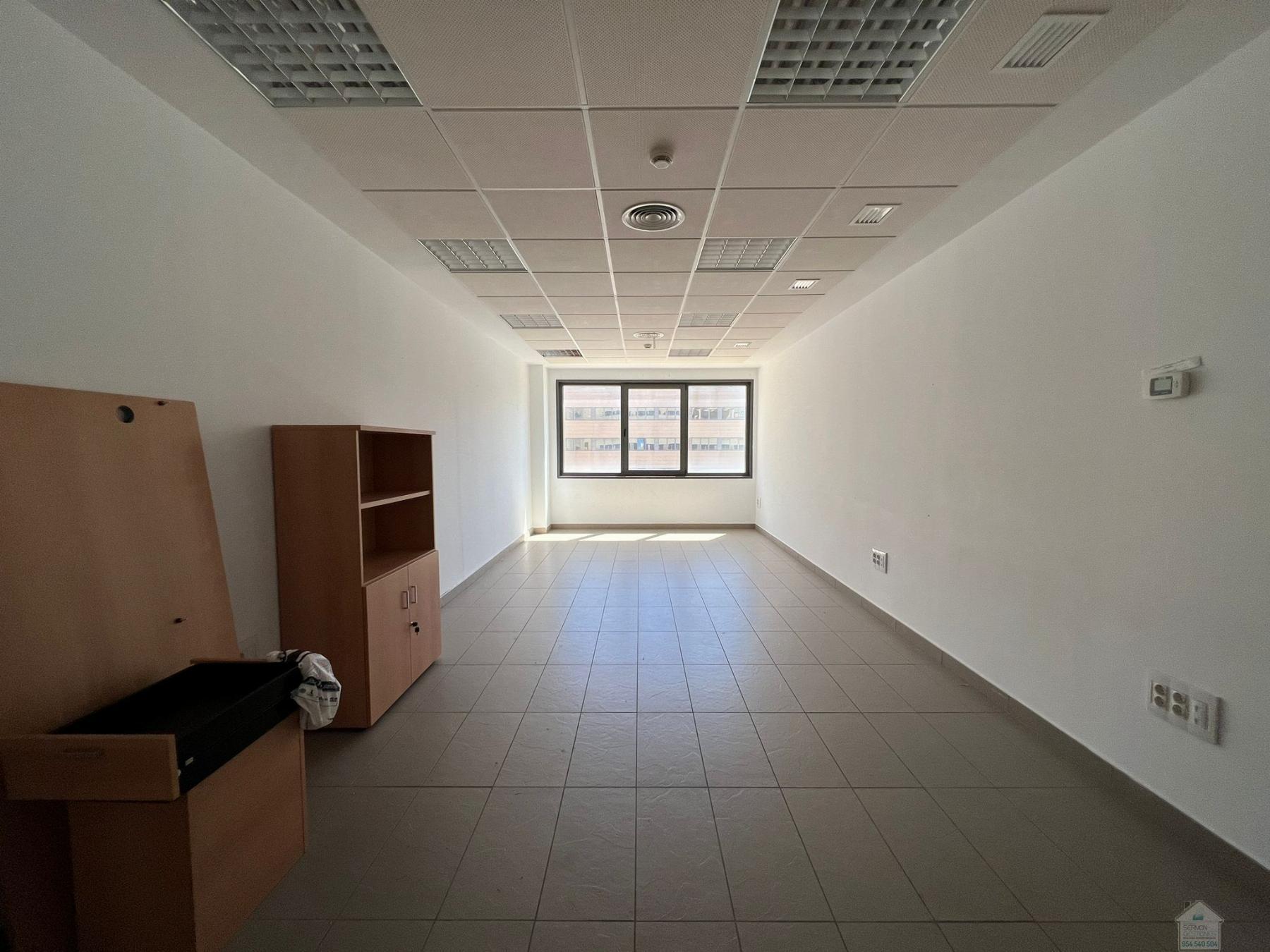 For sale of office in Sevilla