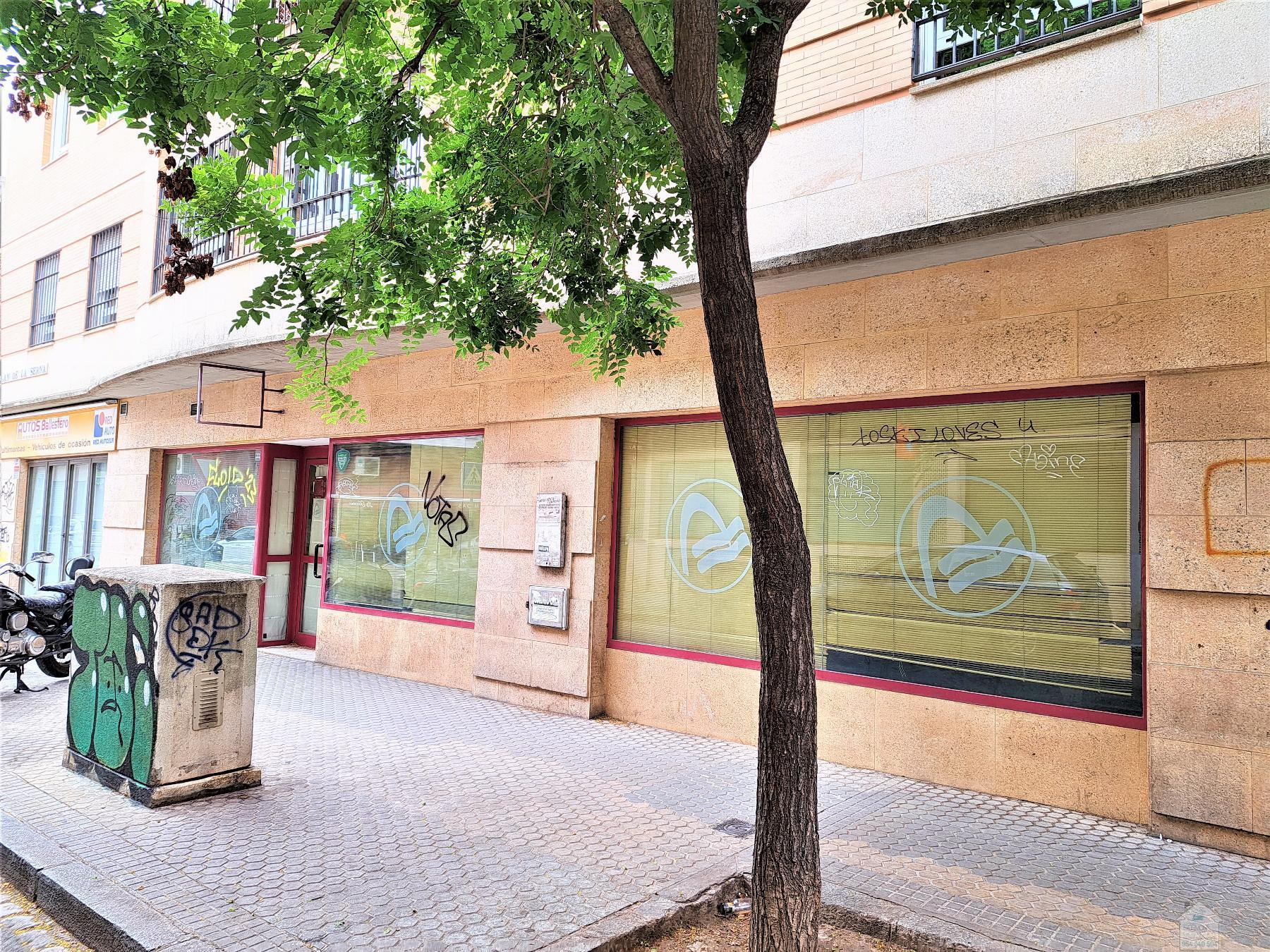 For rent of commercial in Sevilla